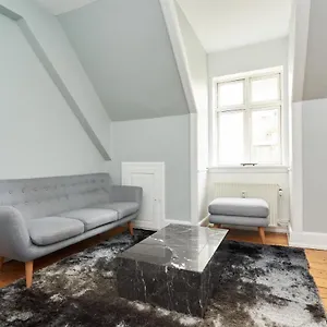 115sqm-apartment-in-the-heart-of-copenhagen-designer-furniture.copenhagenhotelselect.com/