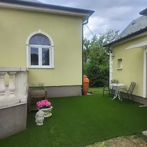 https://small-house-in-green-area.inbudapesthotels.com