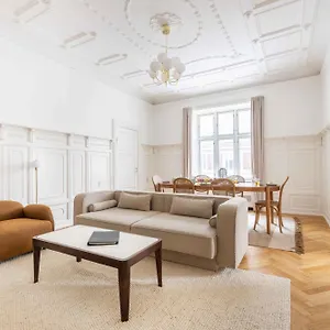185m2-new-apartment-city-centre-next-to-tivoli.copenhagenhotelselect.com/