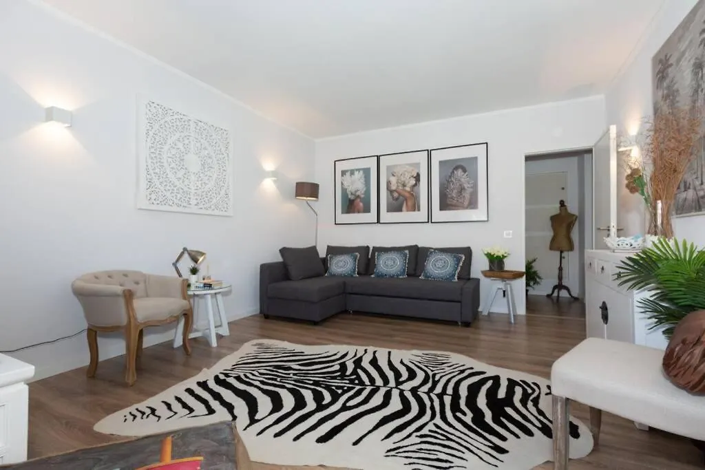 Beachome4U2 Carcavelos  Apartment