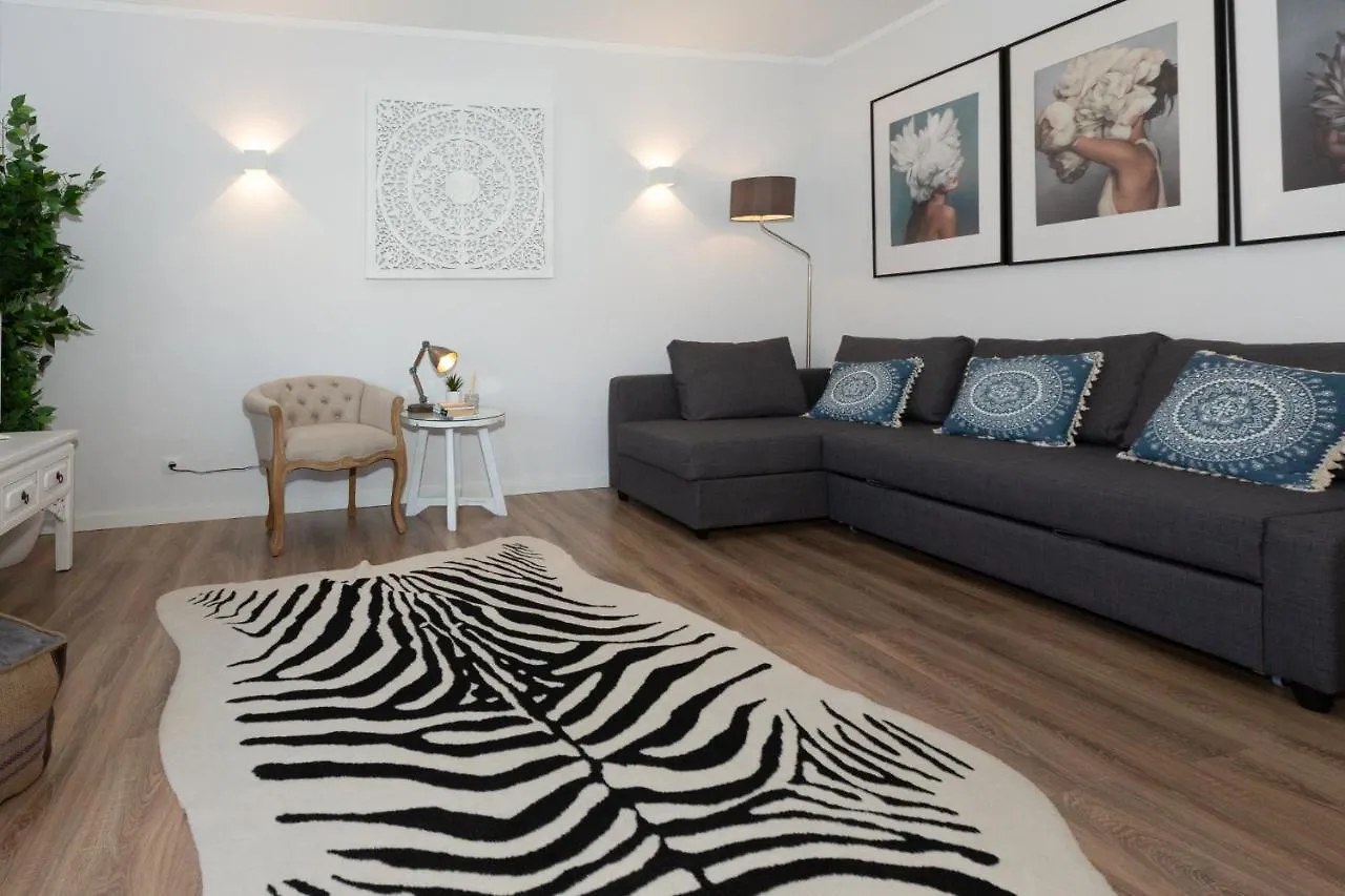 Beachome4U2 Carcavelos  0*, Carcavelos (Lisbon)